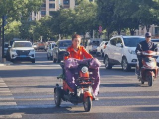 交警曝光不戴头盔行为，安全与隐私的微妙平衡考量